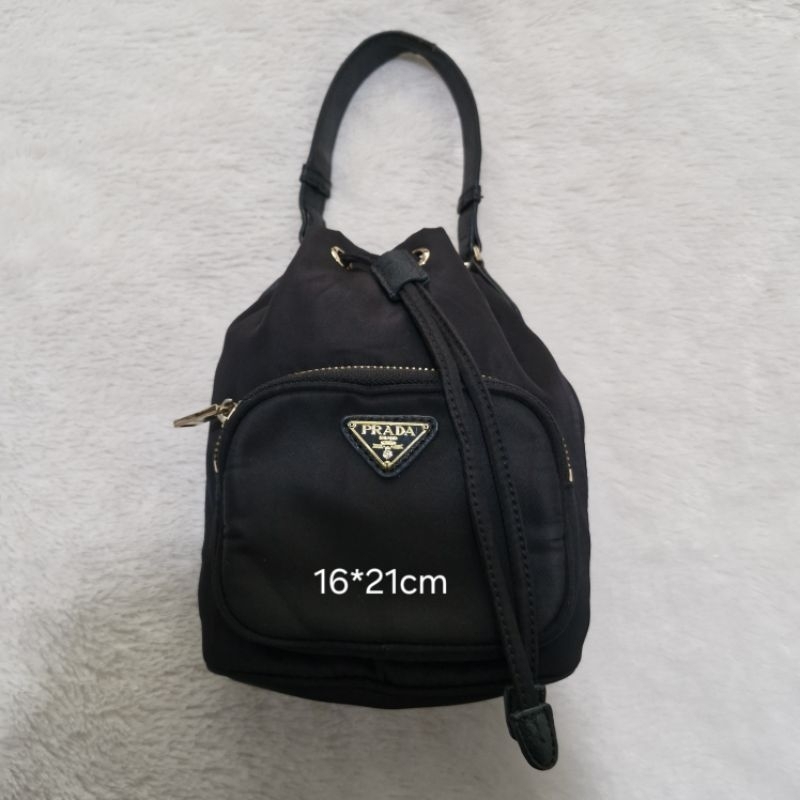 Tas tenteng serut nilon drawstring Prada Black