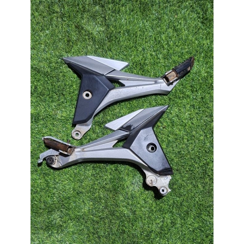 step supra x 125 fi foot step belakang supra x 125 fi