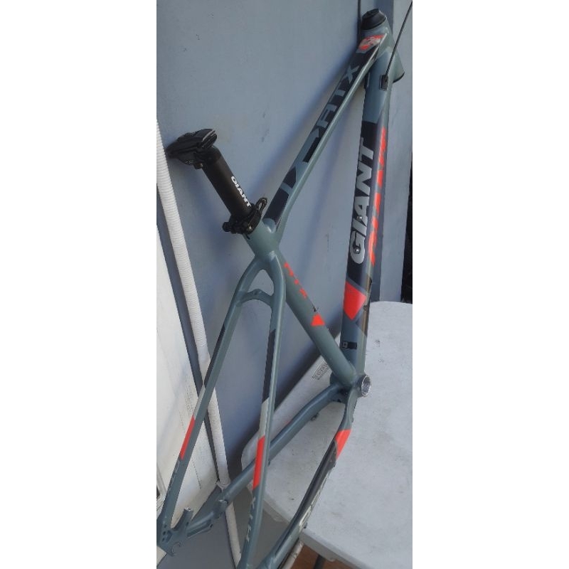 Frame Sepeda MTB Giant ATX 830 Size M 27.5