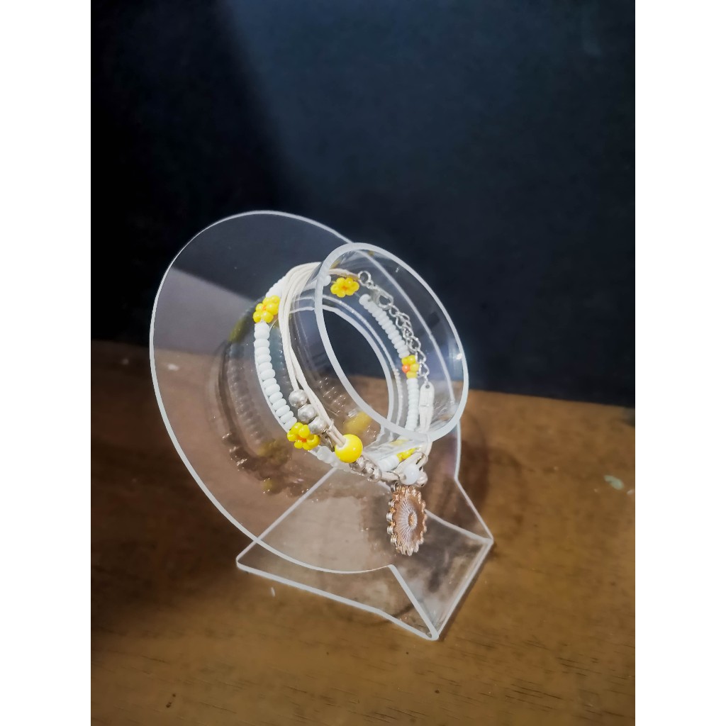 Display Gelang stand akrilik