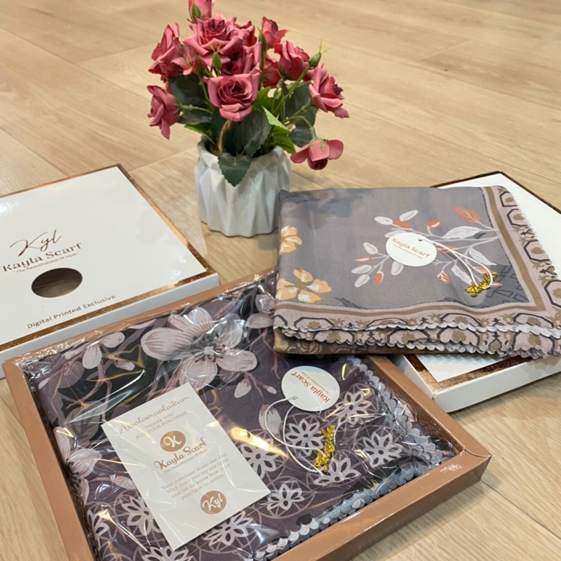 Dapat 2 box jilbab segiempat motif kayla scraft box // jilbab box premium