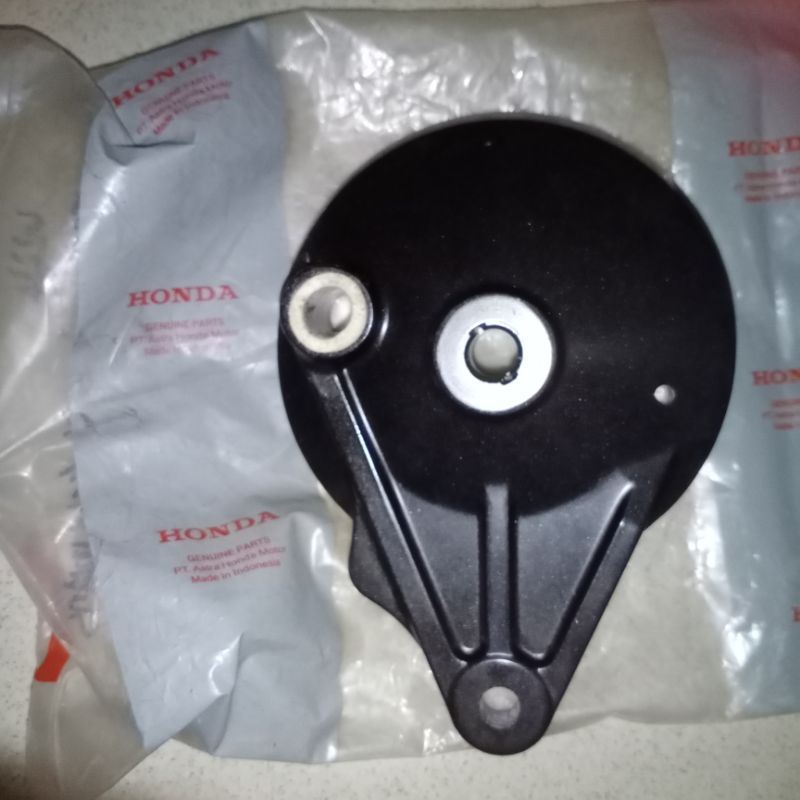 43100KPH700ZC tutup tromol belakang hitam Honda Supra X 125 /Revo/Blade ori AHM