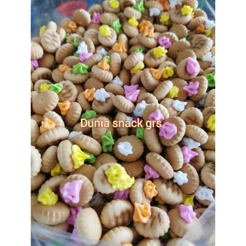 

Kue Gemrose / Kue Bungagem / Kue Monas / Kue Jadul / Kue Kancing