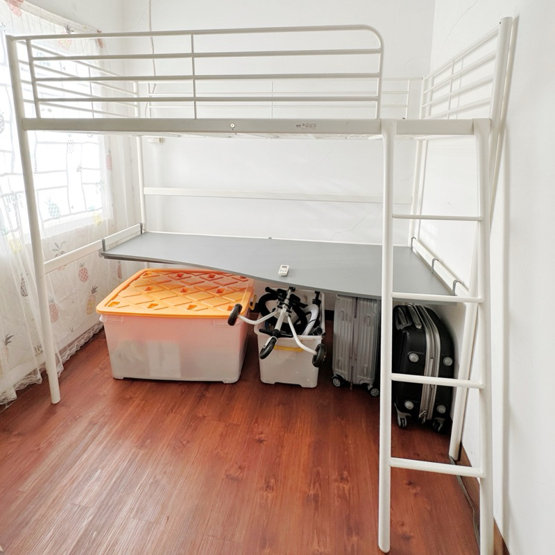 IKEA STARVA BUNK BED PLUS TABLE. Kasur tingkat dengan meja dibawahnya.