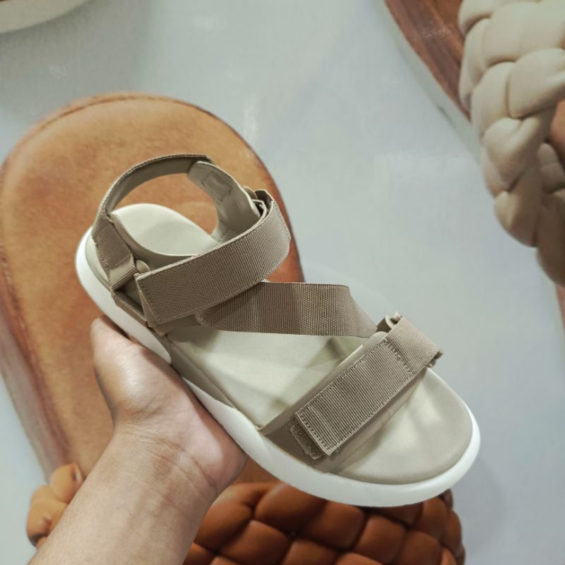 NEW SANDAL TALI WANITA BRAND AMANDA JANE'S SANDAL TALI ANAK MUDAH KEKINIAN STOCK TERBATAS BAHAN BERK