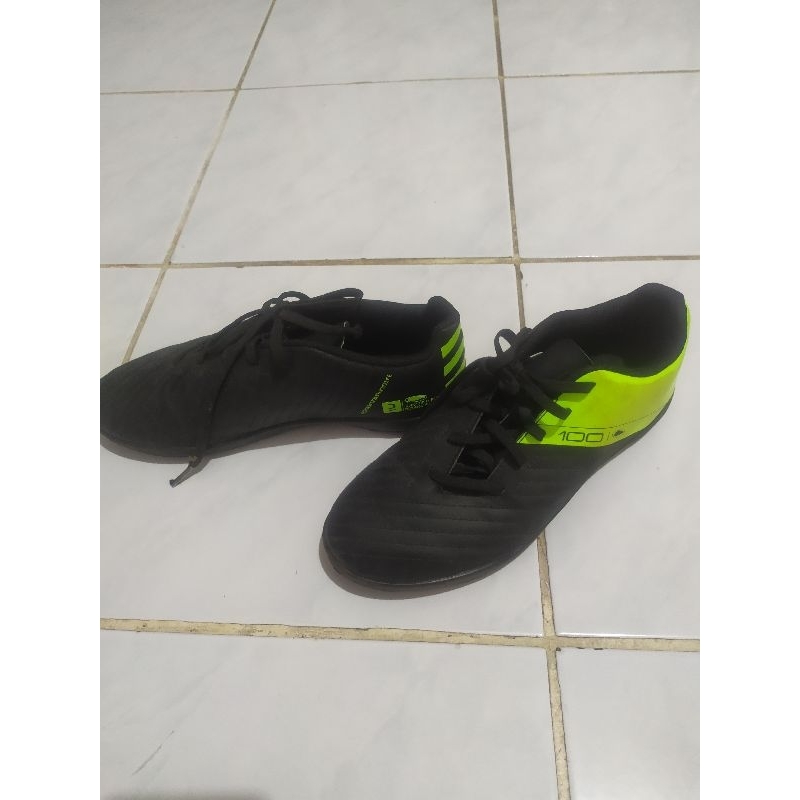 preloved sepatu futsal kipsta