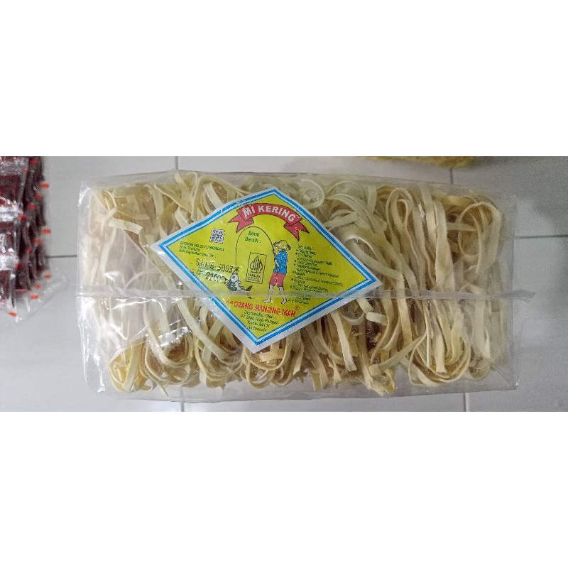 

Mie kering kwetiau cap orang mancing ikan