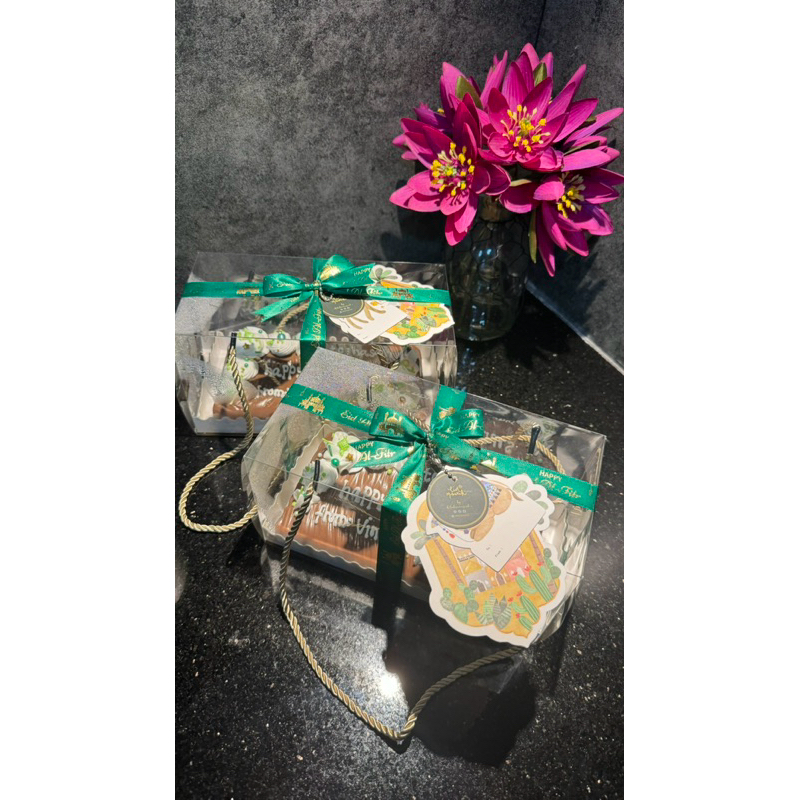 

Dekorasi Pita dan Kartu Ucapan/ Hangtag