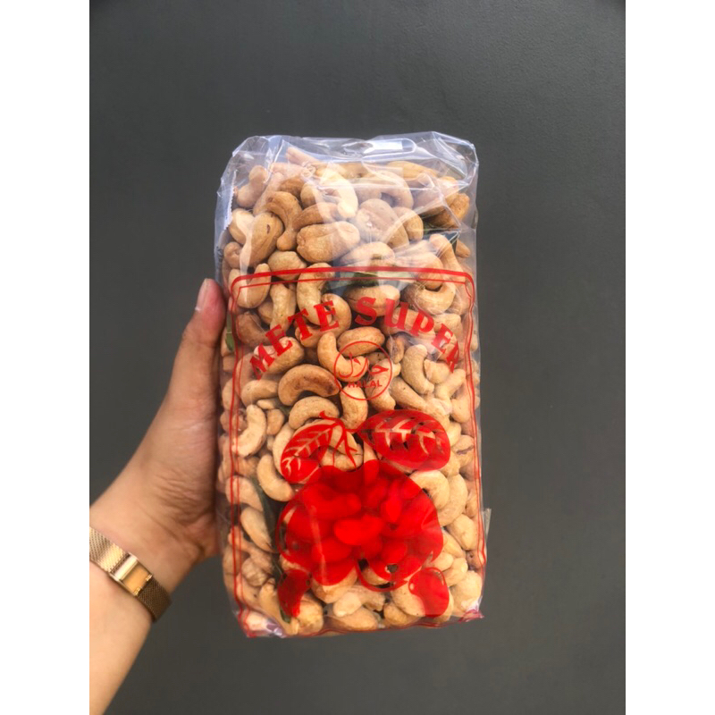 

Kacang Mete Premium Asli Sulawesi 1Kg