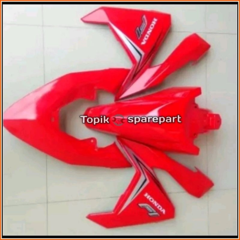Motor: Body halus bagian depan Honda Vario 125 150 LED tahun 2015 - 2017 warna merah