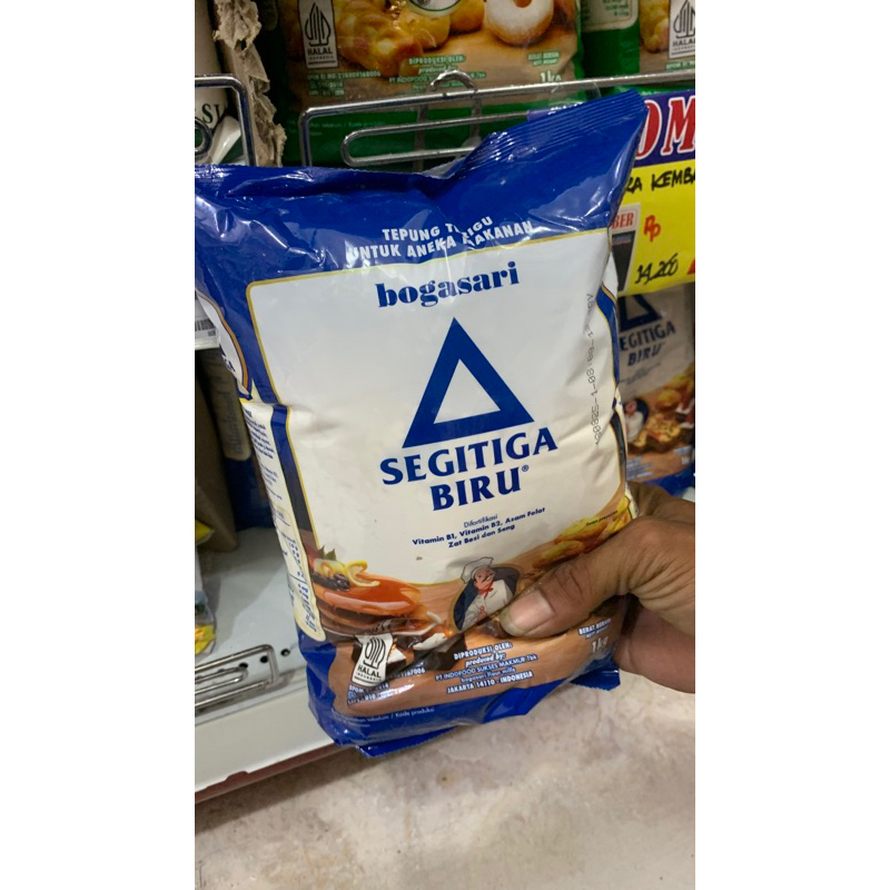 

TEPUNG TERIGU SEGITIGA BIRU 1KG
