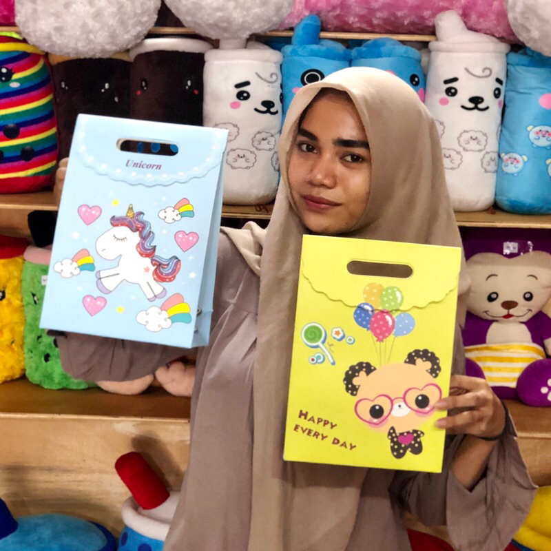 

Paper Bag Motif Karakter Import Tas kado Paper Bag bunga tas kertas baju tas ulang tahun souvenir pembungkus kado one house party