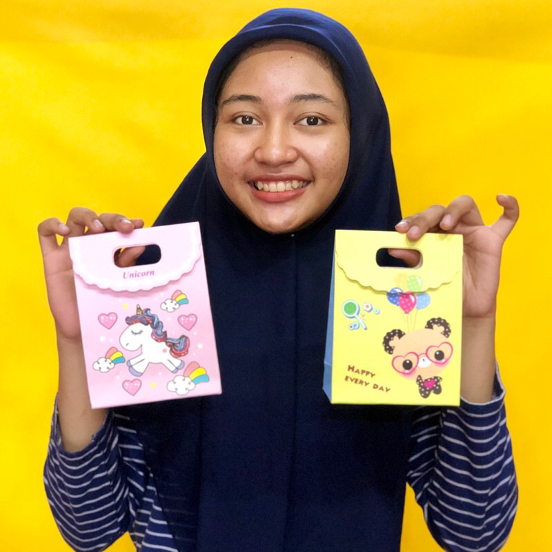 

Paper bag premium mini tas souvenir paperbag kecil mini goldie bag tas kado ulang tahun ecobonekaindo