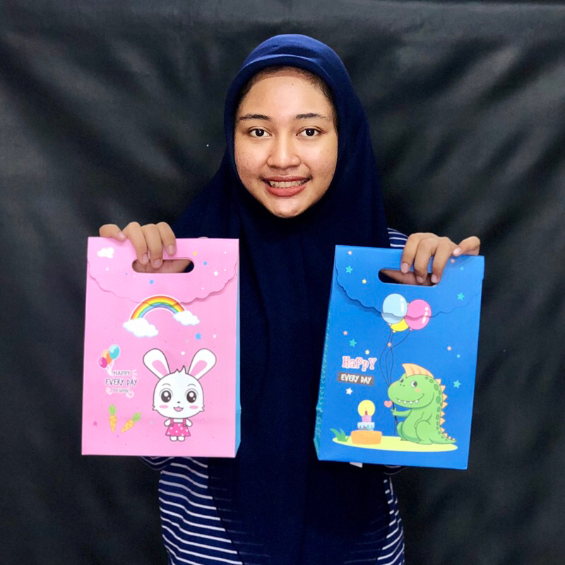 

Paper Bag Motif Karakter Import Tas kado Paper Bag bunga tas kertas baju tas ulang tahun souvenir pembungkus kado kurnia kado