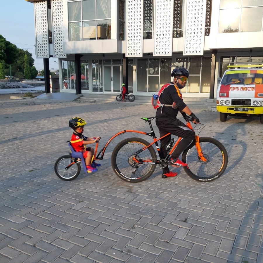 sepeda gandeng . sepeda tandem . sepeda sambung . balita