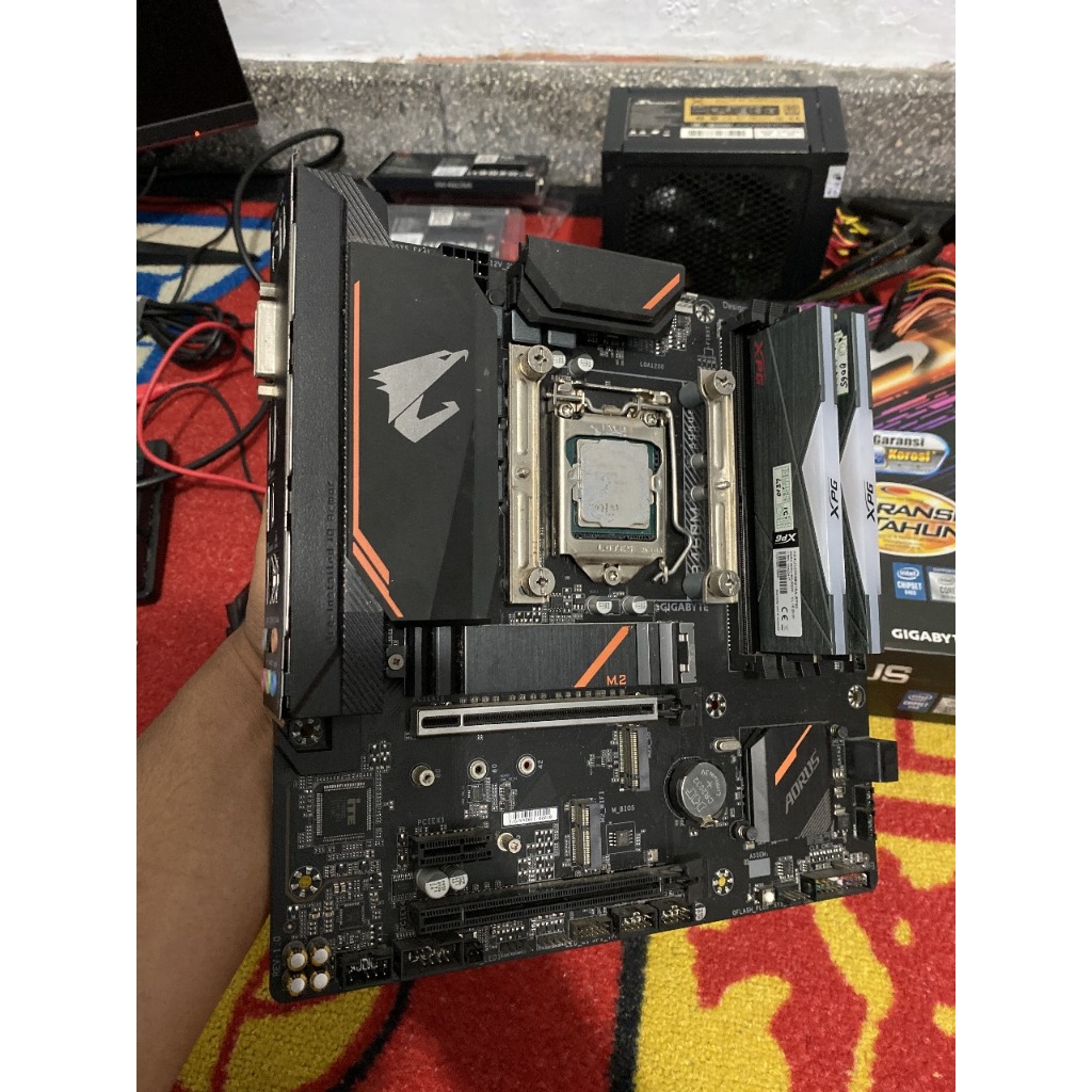 Intel Core i5 10400F + Gigabyte B460M Aorus Pro + RAM ADATA DDR4 XPG SPECTRIX D50 16GB + ssd m.2 nvm