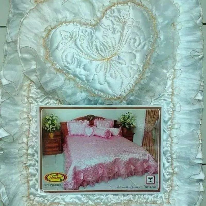 sprei pengantin rumbai / bedcover pengantin / sprei satin merk rosana / sprei satin rumbai 2 susun