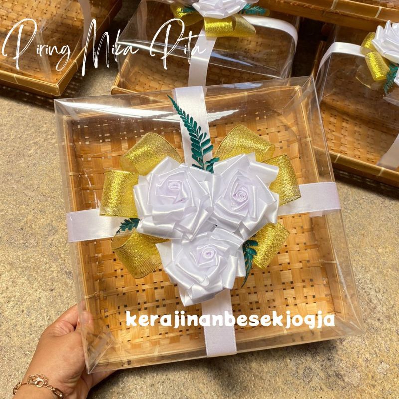 

SESERAHAN MANTEN | piring kotak piring makanan piring jogja piringan murah piring mika hantaran manten seserahan jogja lamaran murah