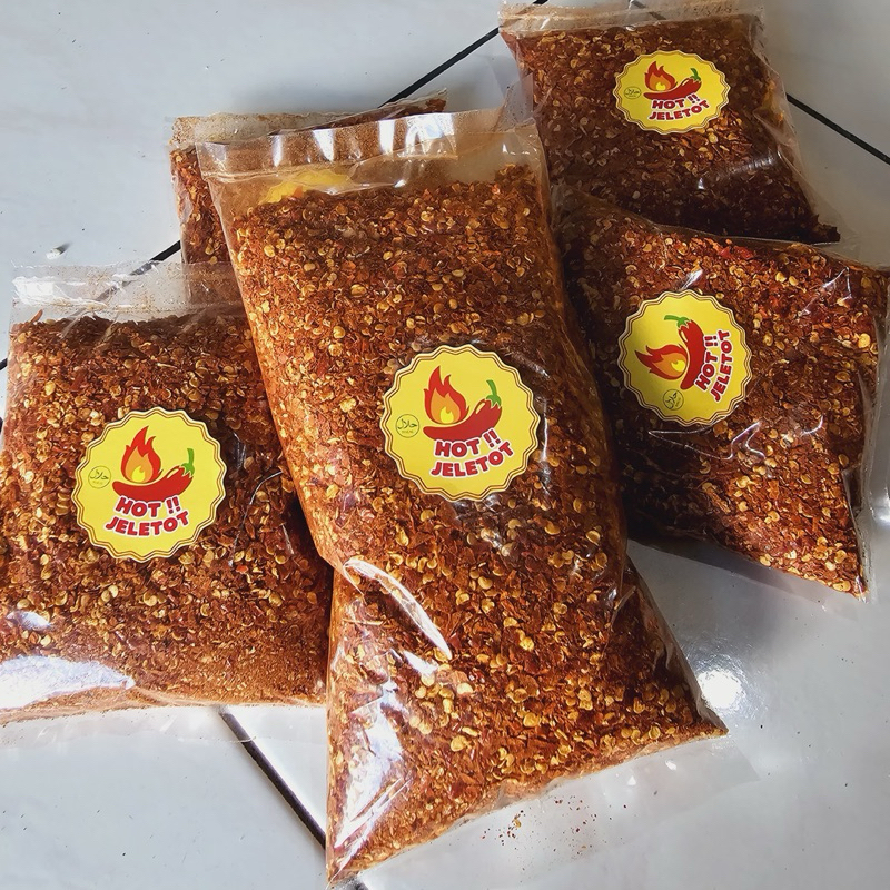 

Bubuk Cabai/Chili Flakes merah kasar Hot Jeletot 100 gram