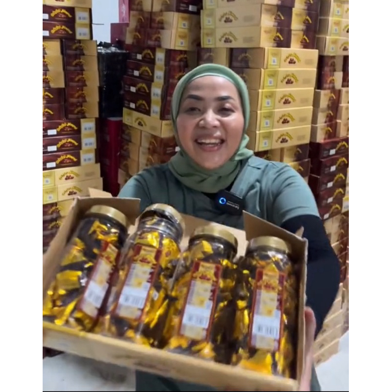 

Nafariz724 Coklat Almond Musdalifah - 1 Kardus Cokelat Almond Isi 4 Toples D'King Exp 2025 Pilih