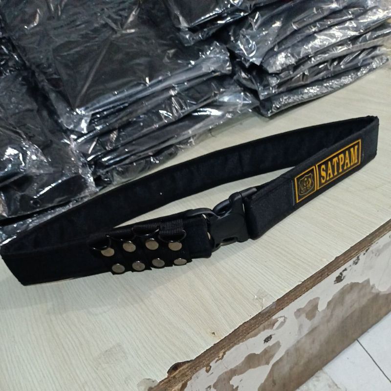 kopel satpam hitam kepala klik