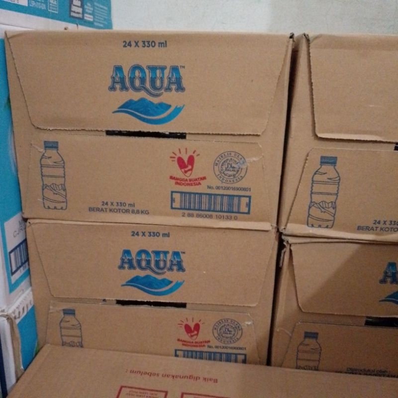 

aqua air mineral 330 ml 1 dus isi 24 botol