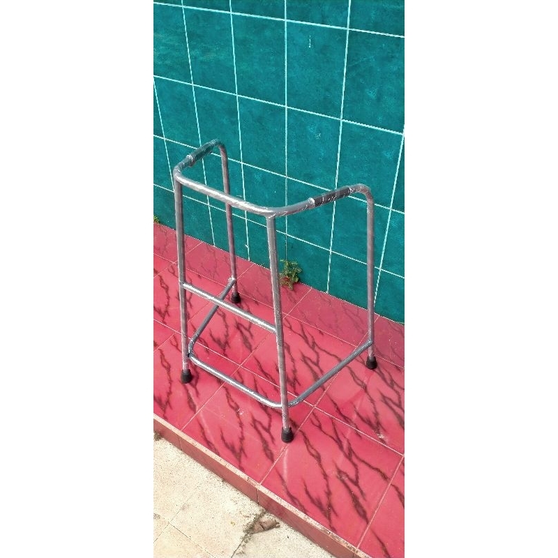 walker lansia / alat bantu jalan