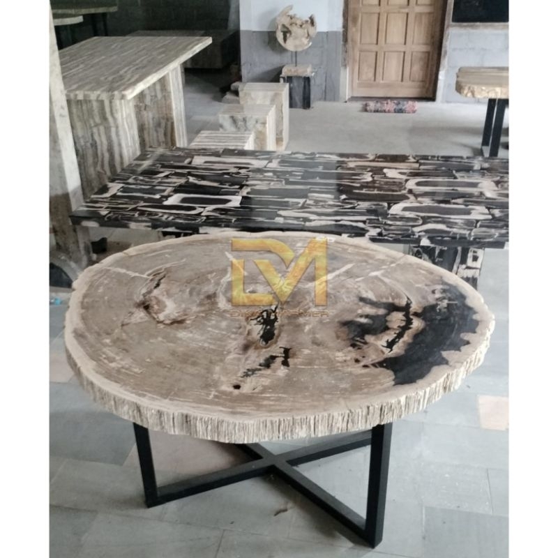 Meja Batu Fosil Kayu Kaki Besi