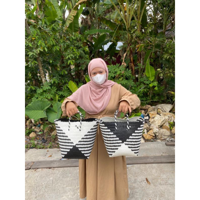 

Bakul | hampers monochrome