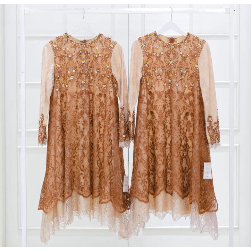SEWA Kebaya Delmora Kebaya Wisuda