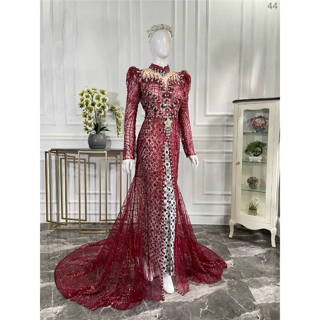 Kebaya akad nikah wanita modern belah maroon jarik