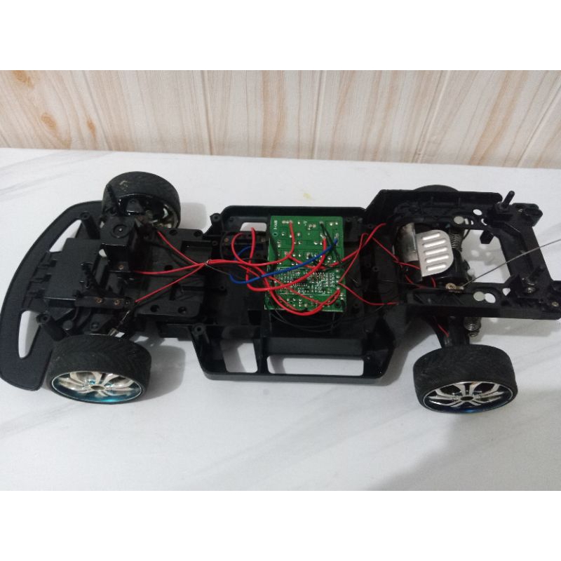 Mobil rc kit sedan 1/10 plus pcb dan remot