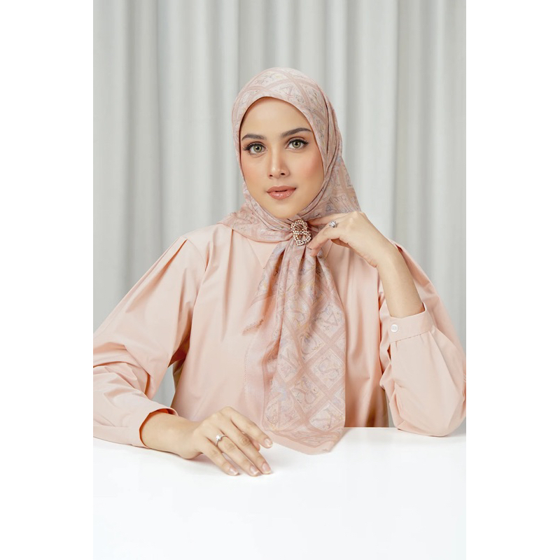 Buttonscarves - Autograph 2 Square (Charmer)