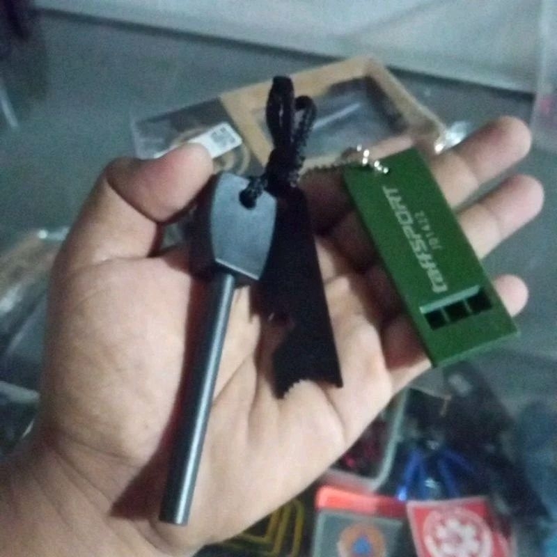Survival kit / fat wood tinder / fire stater