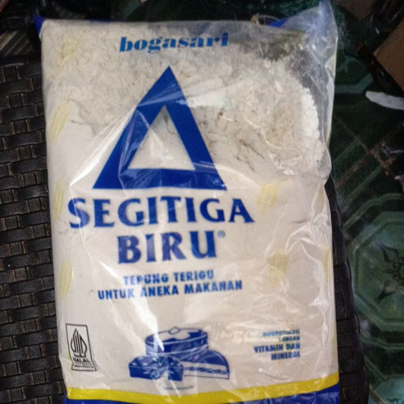 

tepung terigu segitiga biru 1kg