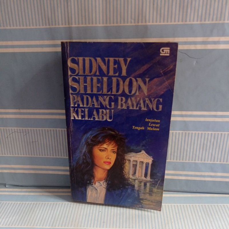 PADANG BAYANG KELABU by sidney sheldon