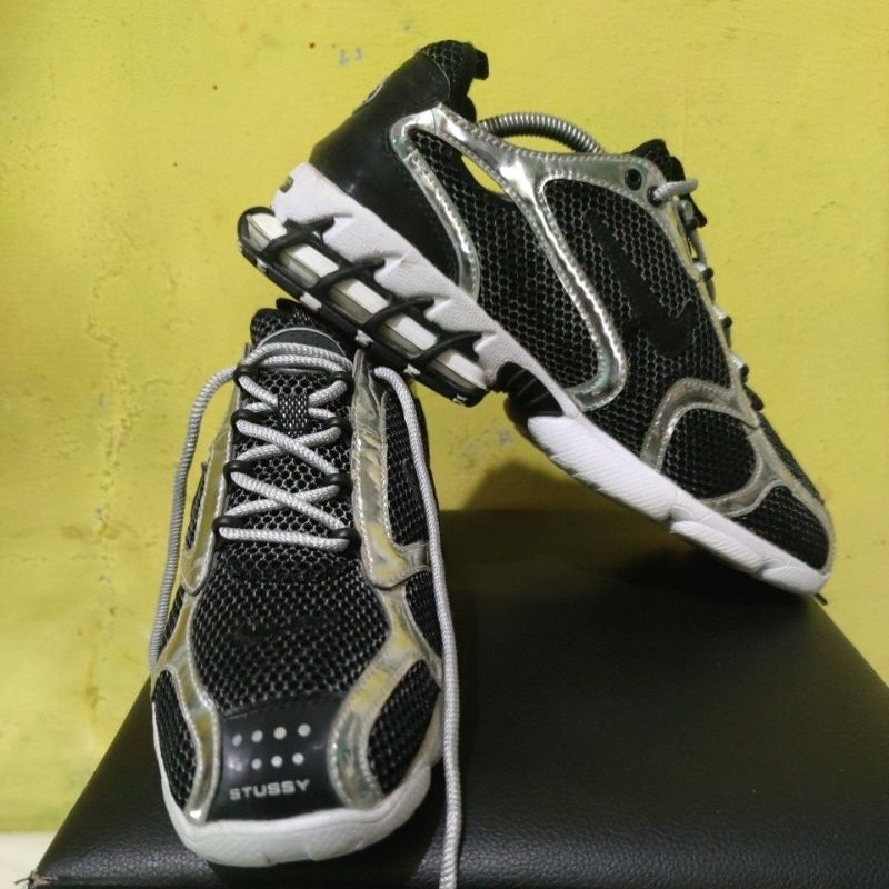 sepatu stussy x Nike zoom spiridon caged pured platinum ukuran 43