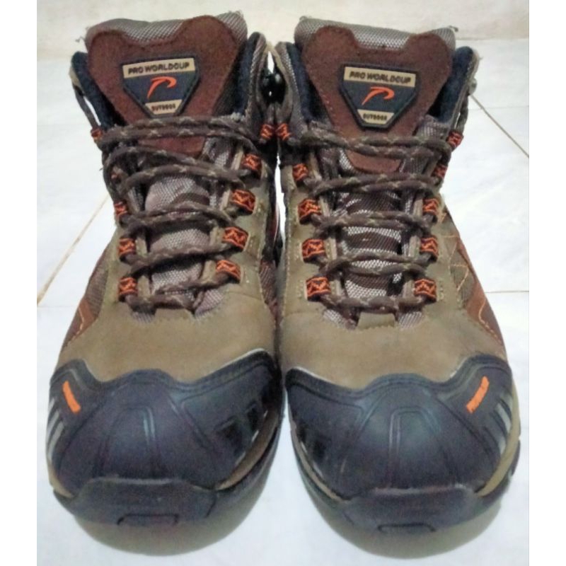 Sepatu Outdoor Pro World Cup