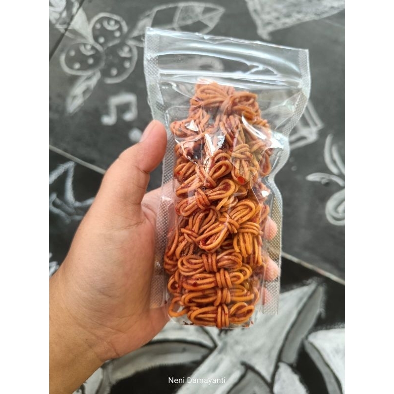 

mie gulung / mie uwel pedas gurih dan renyah