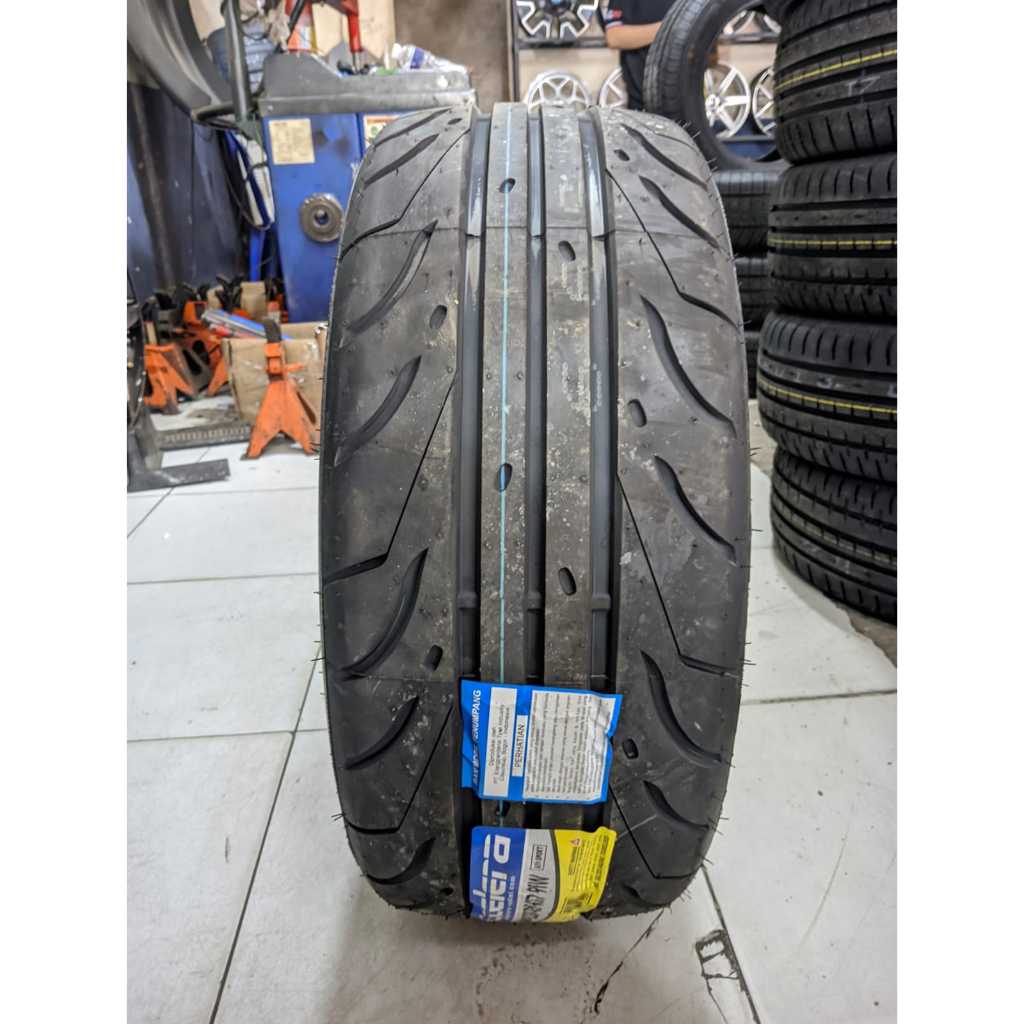 Ban semi slick R17 ukuran 215 45 R17 accellera 651 sport