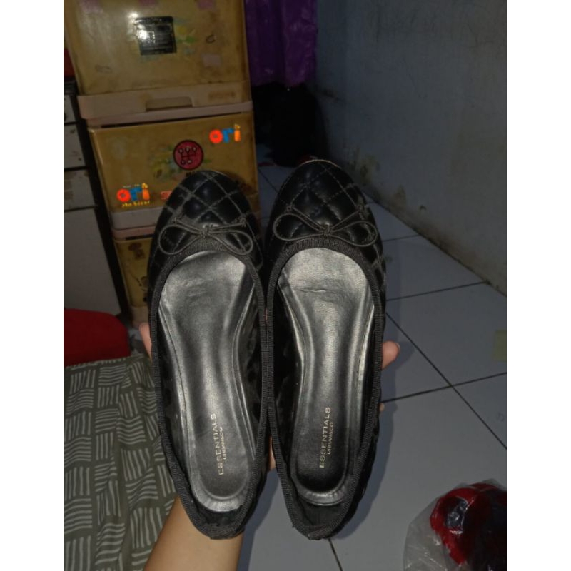 Flatshoes hitam URBAN & CO SIZE 35