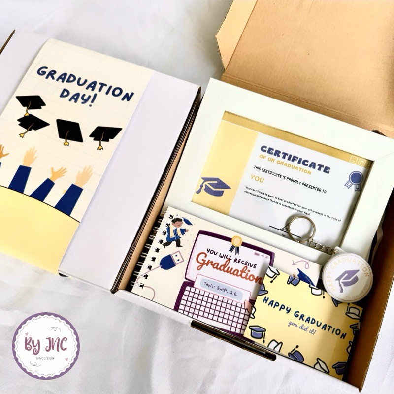 

GRADUATION GIFT BOX