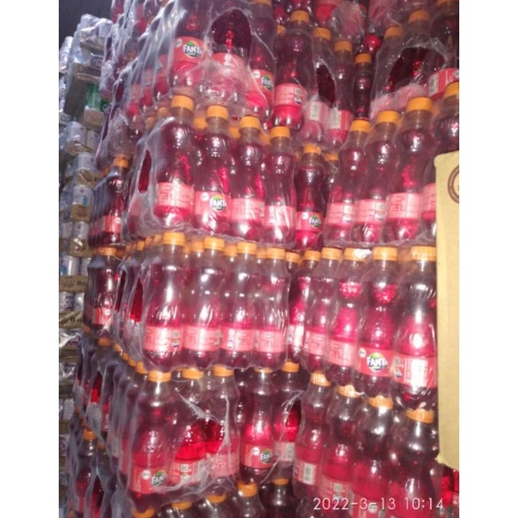 

Langsung pesan Minuman Fanta Sprite Coca Cola Boto imutl 12 botol