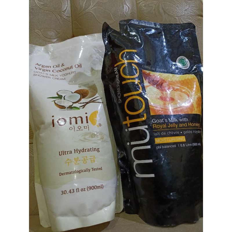 SABUN MANDI IOMI/MUTOUCH 900 ML