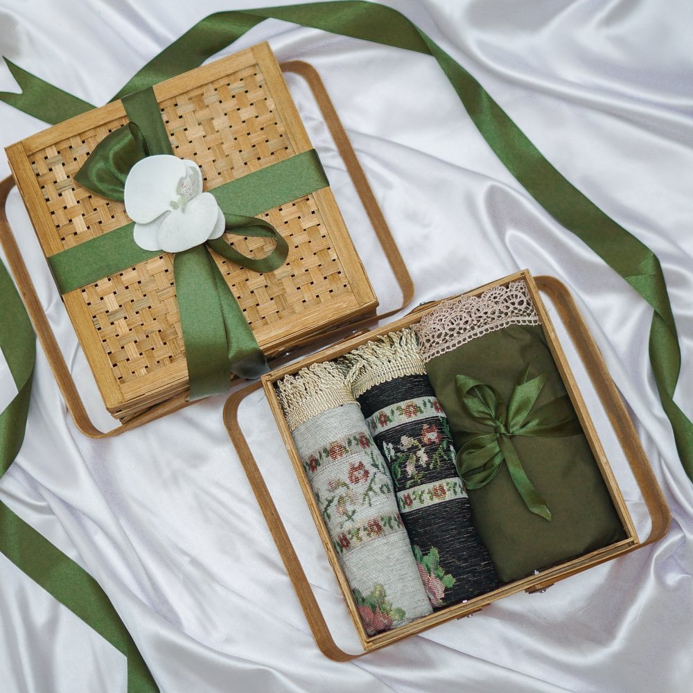 

AISYAH - Kado Pernikahan Mewah Premium / Parcel Wedding Aesthetic / Wedding Gift Box / Hampers Ulang Tahun Pernikahan / Hadiah Anniversary Keranjang Unik / Hampers Lebaran / Souvenir Pernikahan