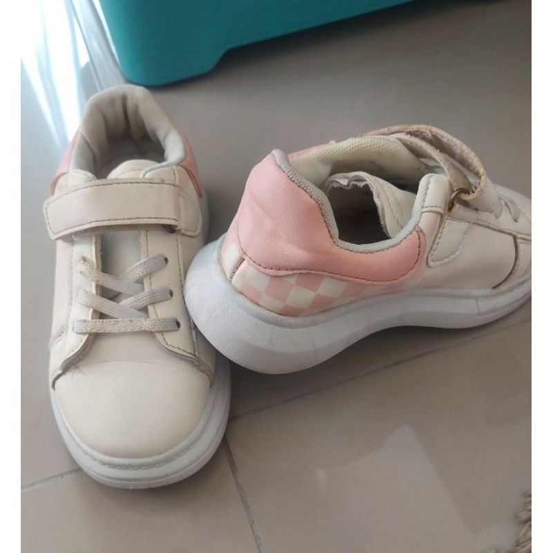 Sepatu anak cewek Yongkidz *Preloved