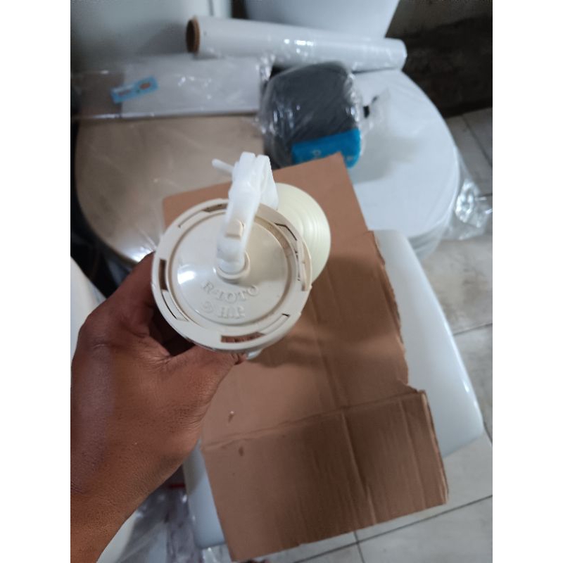 Plampung Closet duduk merek toto model bola