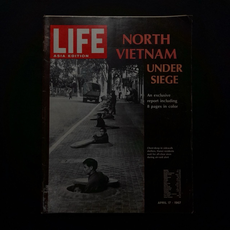 Foto Ratna Sari Dewi dan Kartika Sari (Istri dan Anak Soekarno) dalam Majalah Life Asia Edition — 17