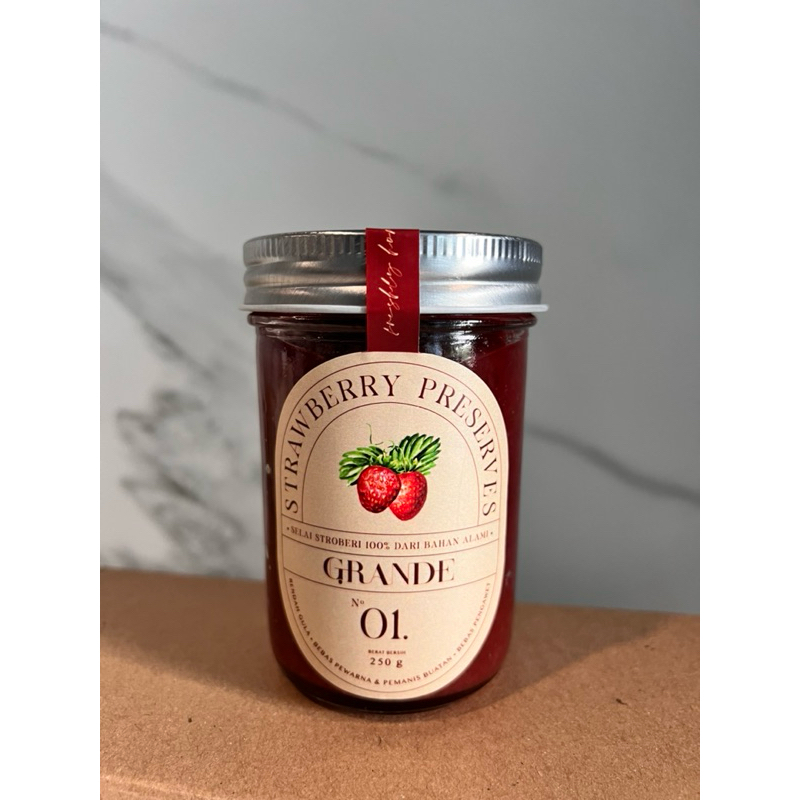 

Homemade strawberry preserve / jam