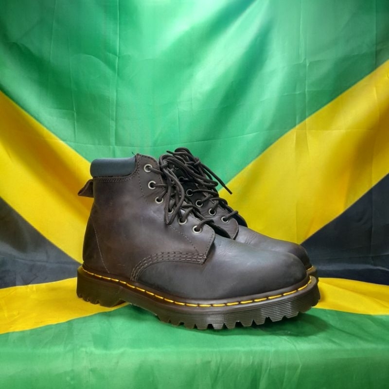 dr.martens saxon 939 crazy horse